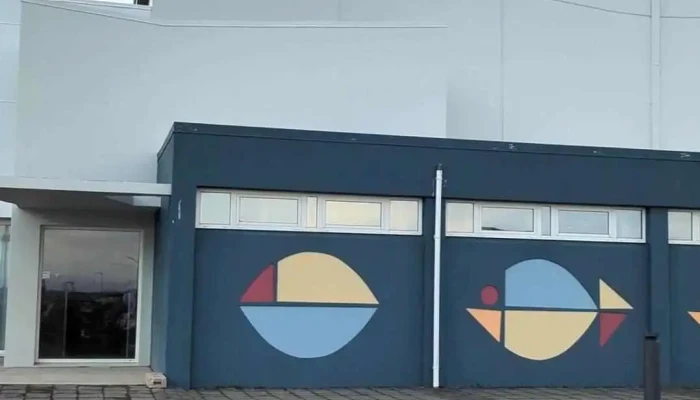 Veggskreytingar A Stapanum Myndskeid - Njarðvík