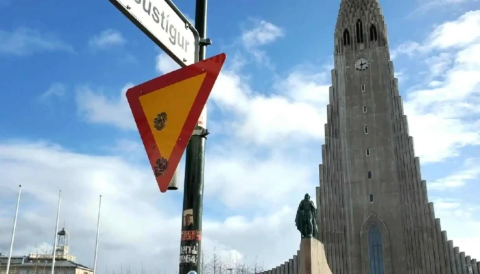 Your Friend In Reykjavik -  Nyjast - Reykjavík